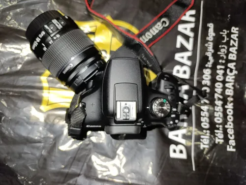 Camera canon eos 2000d