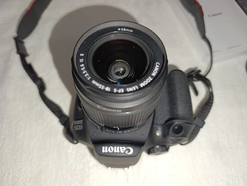 Camera canon eos 2000d