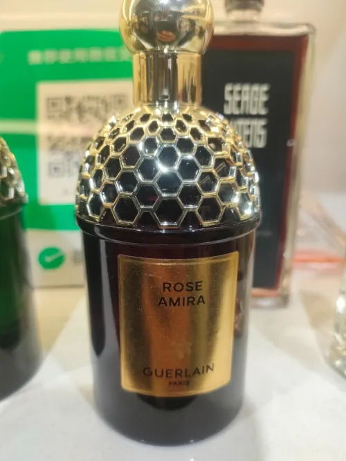 Les parfums de Guerlain Rosse Amira