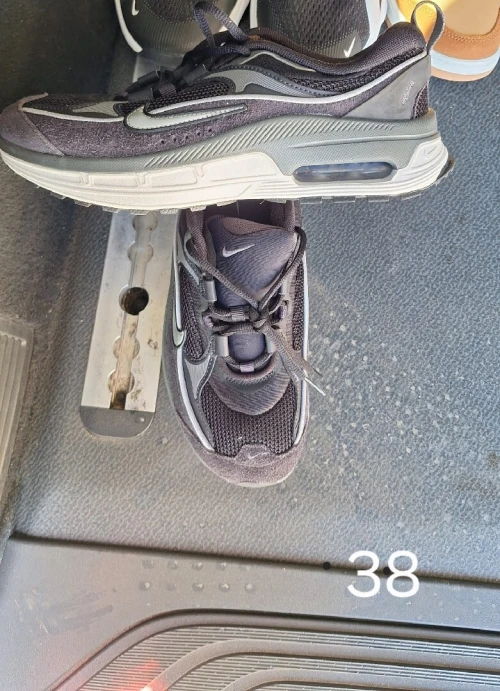 NIKE