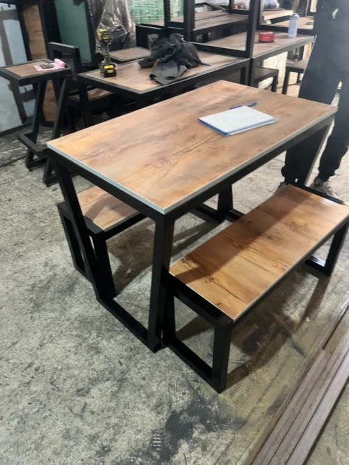 Banquette table pizzeria 