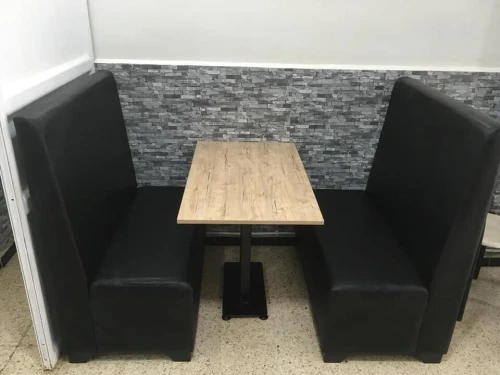 Banquette table pizzeria 