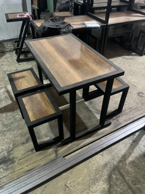 Banquette table pizzeria 