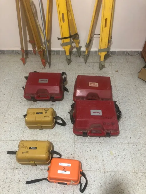 Theodolites et niveaux optiques