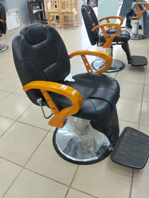 كراسي حلاقة في حالة جيدة