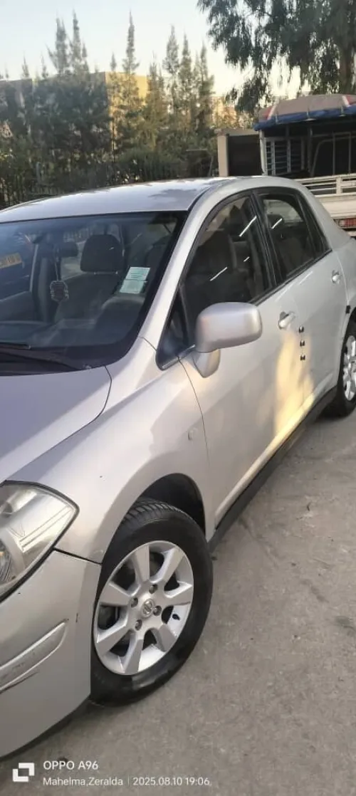 Nissan Tiida 4 portes 2011 