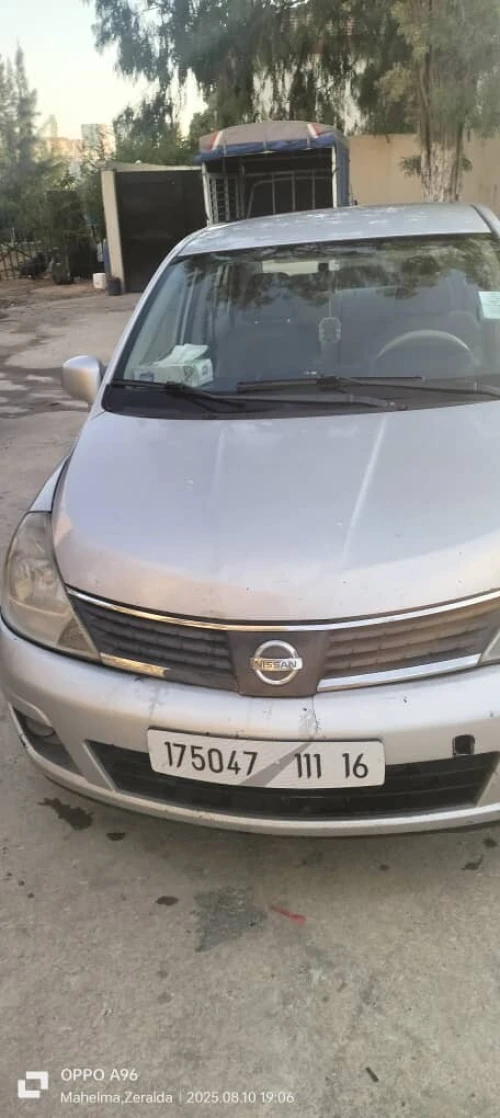 Nissan Tiida 4 portes 2011 