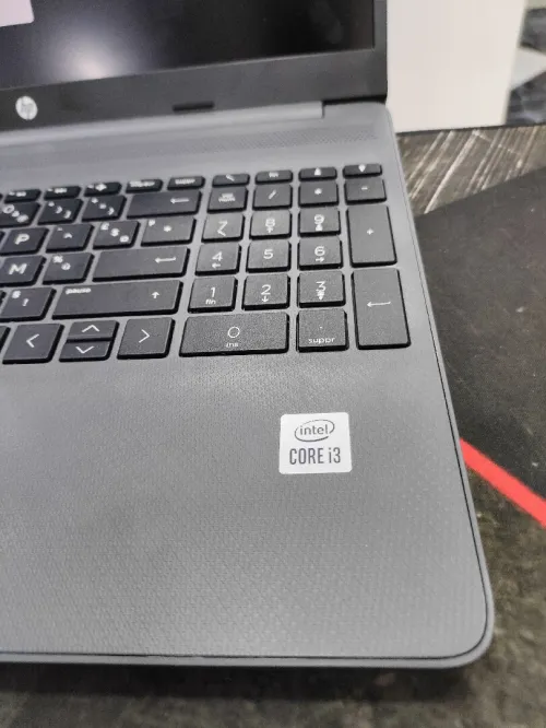 Hp i3 10em RAM 8GB ssd512 intel UHD 
