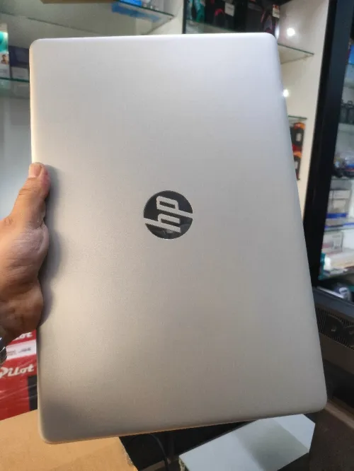 Hp 15s i5 12em 8gb ssd 512 IRIS