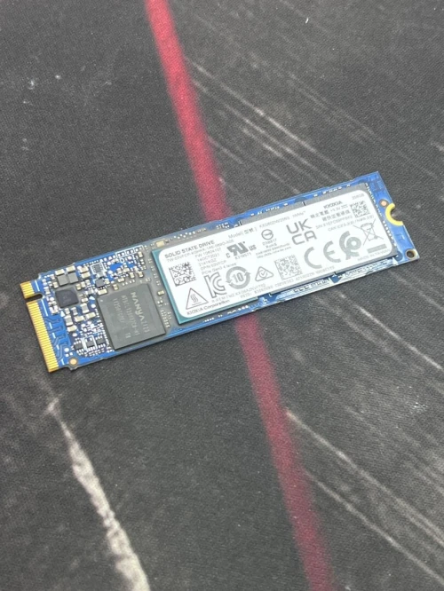 Disque dur ssd nvme 256gb kioxia jamais utilisé sans emballage
