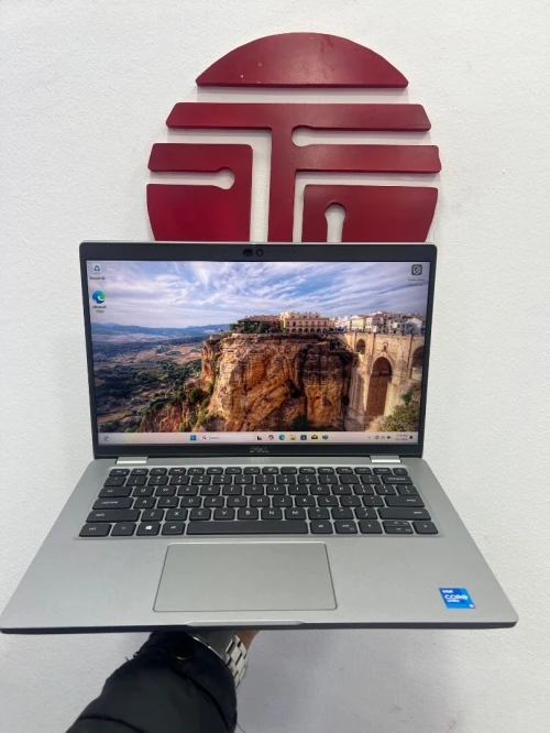 DELL LATITUDE 5420 CPU i5 11em RAM 16gb NVME 256 IINTEL IRIS XE