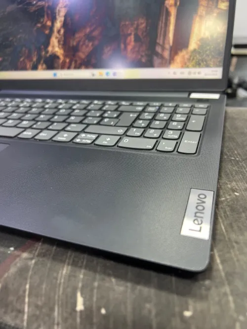 LENOVO V15 ryzen 5 series 5000 ram 16gb nvme 512gb radeon graphique