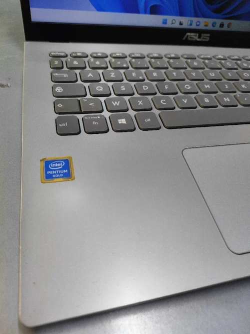 Asus 15 pentium gold 8gb ssd256