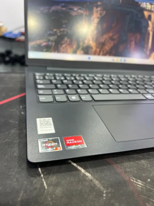 LENOVO V15 ryzen 5 series 5000 ram 16gb nvme 512gb radeon graphique