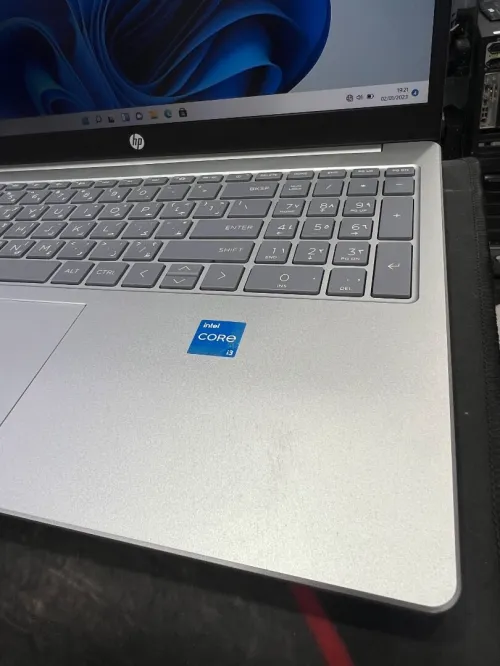 Hp 15 cpu i3 13em ram 8gb nvme 256gb intel graphique