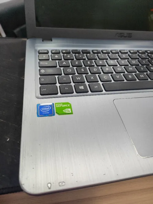 Asus vivobook celeron n3050 4gb ssd256gb NVIDIA 