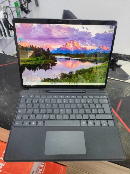 Surface pro 9 3k i5 12em 16gb nvme 256 intel iris xe 