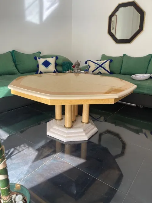 Table forme octogonale en laque