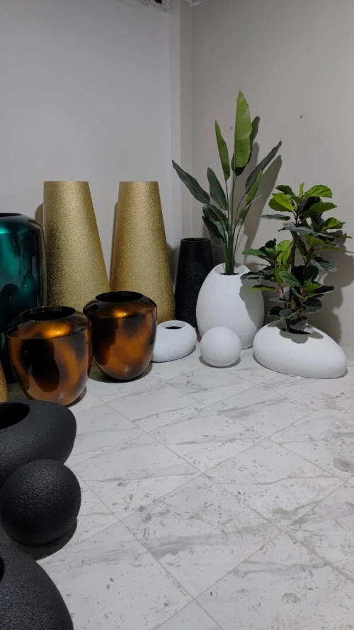 Pots de plantes en résine et fibre de verre