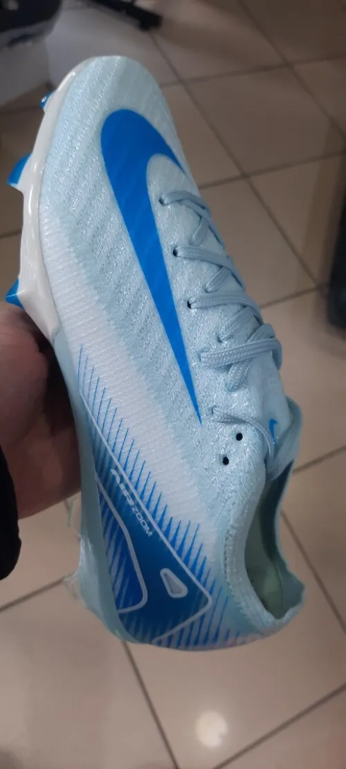 Souliers de football semi pro qualité élite 