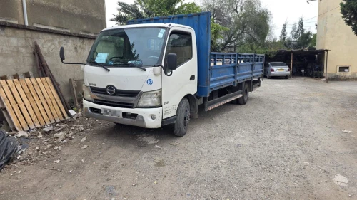 Toyota Hino 300 2013