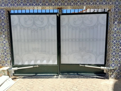 portail électrique / moteur coulissant / porte automatique / portail à battant 