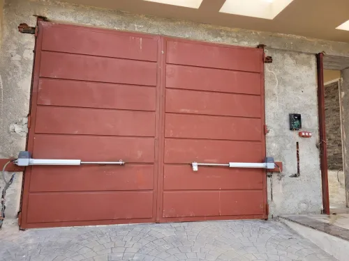 portail électrique / moteur coulissant / porte automatique / portail à battant 