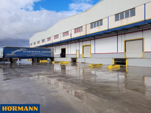Equipement de quai / porte industrielle / Sas d'étanchéité / niveleur de quai  