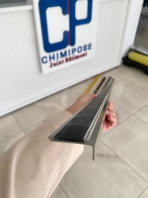 Nez de marche en aluminium Sécurité & finition pour vos escaliers