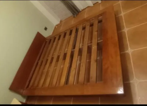 À vendre chambre à coucher sans armoire 