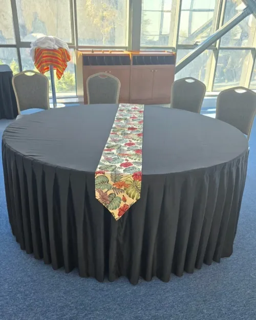 Housse de table et table mange-debout