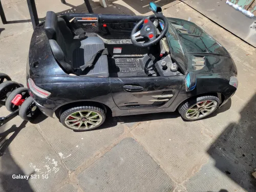 Voiture éléctrique jouet