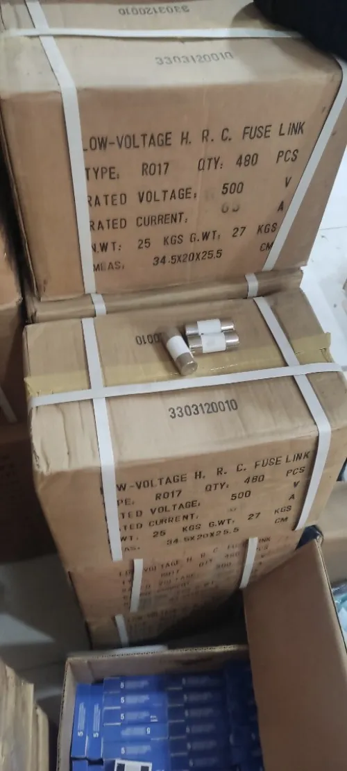 Lot de Bouton poussoir metalique,fusible et connecteur