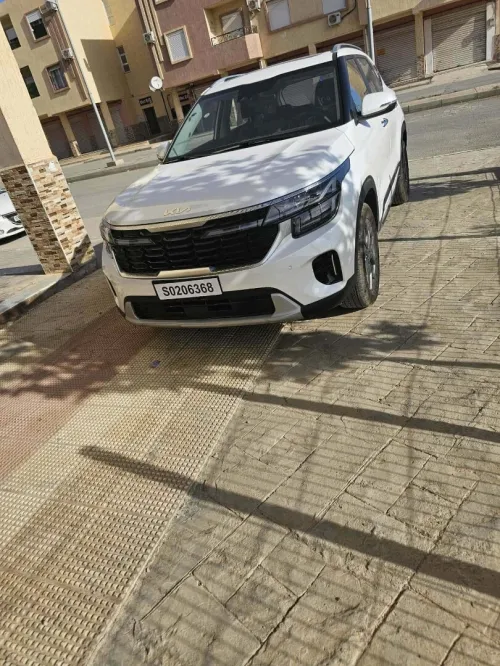 Kia Seltos 2025 Casquette blanche