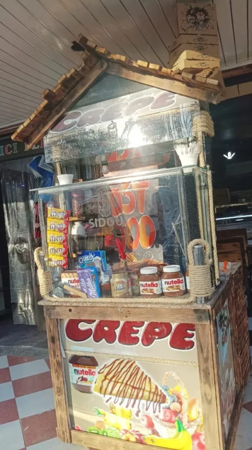 TABLE CRAPE AVEC GROND POUSSE 