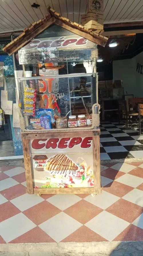 TABLE CRAPE AVEC GROND POUSSE 