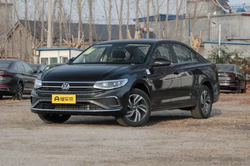 Volkswagen Bora 2025 300TSI DSG