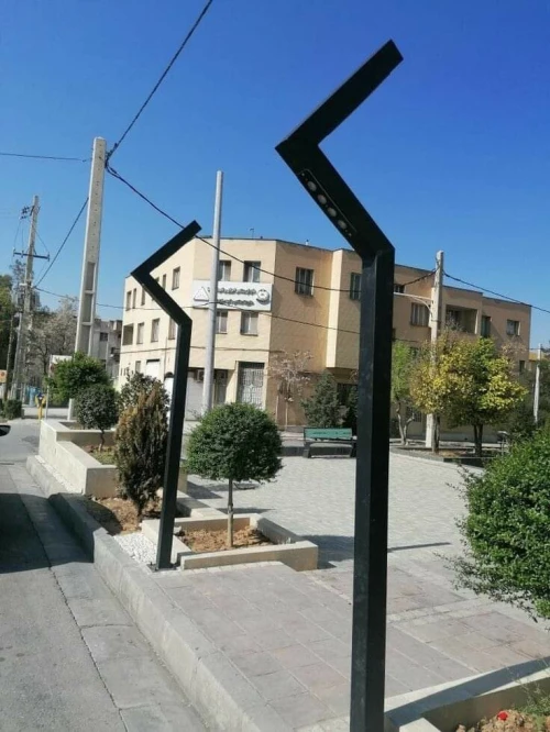 Poteau d'éclairage moderne condélabre 