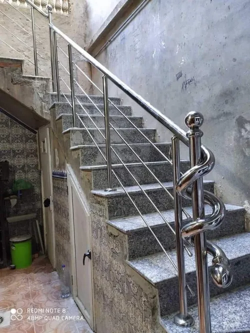 Fournitures et pose rampe d'escalier en inox garde-corps en inox et verre cabine de douche moderne