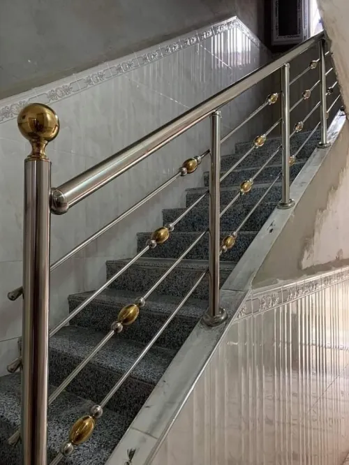 Fournitures et pose rampe d'escalier en inox garde-corps en inox et verre cabine de douche moderne