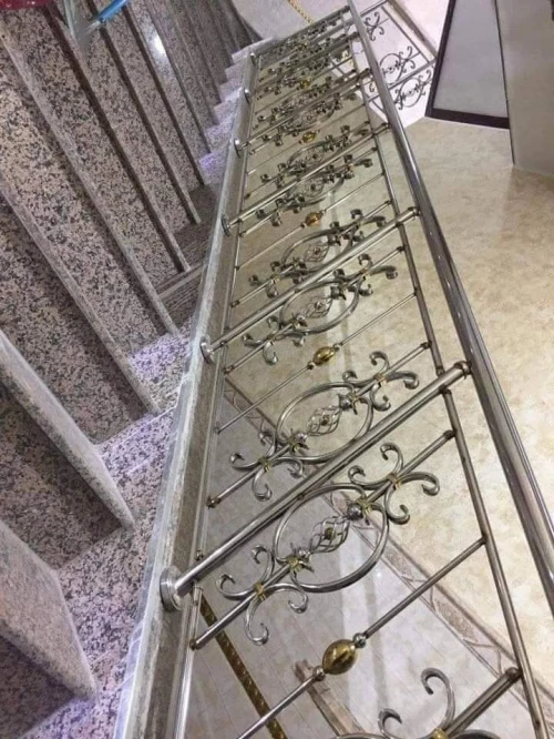 Fournitures et pose rampe d'escalier en inox garde-corps en inox et verre cabine de douche moderne