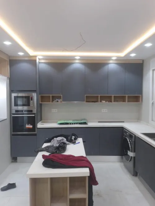 cuisine équipée moderne et sur mesure HIGH GLOSS