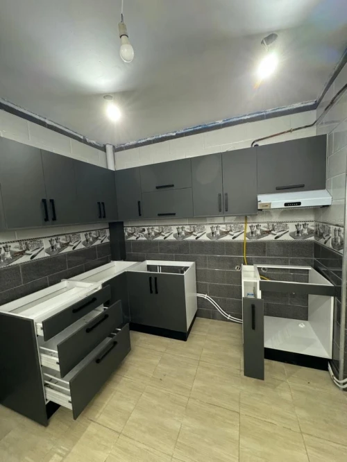 cuisine équipée moderne et sur mesure HIGH GLOSS