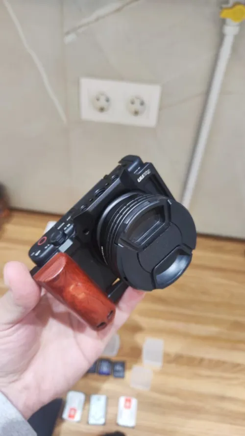 Sony ZV-1 + Kit Vlog Complet (Micro RØDE + Trépied + Accessoires