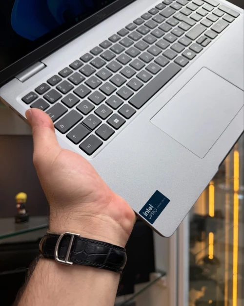 Latitude 5550 15P ULTRA 5 16GB/256Gb Disponible Chez Morsi store dz