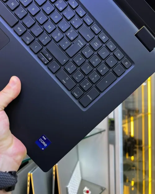 Vendu Station de Travail DELL PRÉCISION 7770 i9-12950HX 64GB/2048GB, Carte graphique NVIDIA RTX 