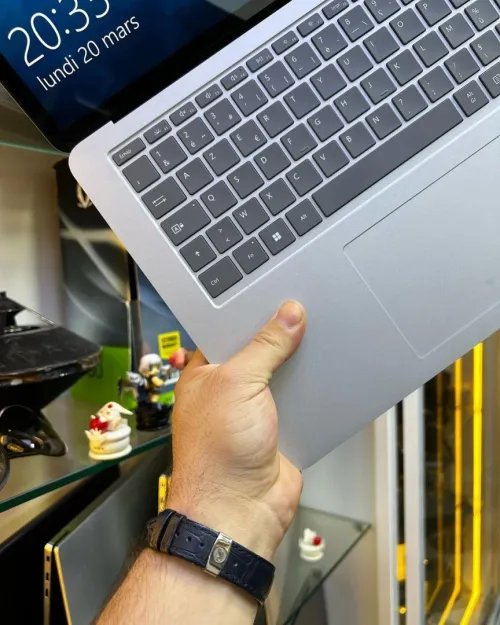 Vendu Microsoft Surface Laptop Studio i7-11TH 16GB/512GB, Intel Iris Xe graphics