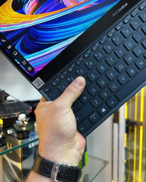 Asus ZenBook 15 Pro Duo i9-10980HK 32/1024GB SSD 4K Tactile, Carte Graphique NVDIA RTX3070 8GB. X