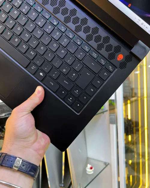 Vendu Dell AlienWare M15-R6 i7-11TH 16/2048GB, Carte Graphique NVDIA RTX3070 8GB