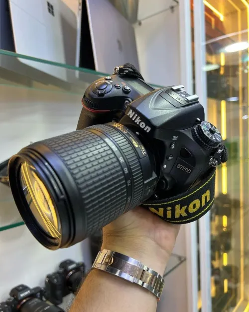 Nikon D7200 + Nikkor 18-140 VR  X  